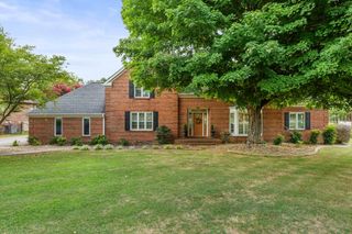 214 Kingsridge Blvd, Tullahoma, TN 37388
