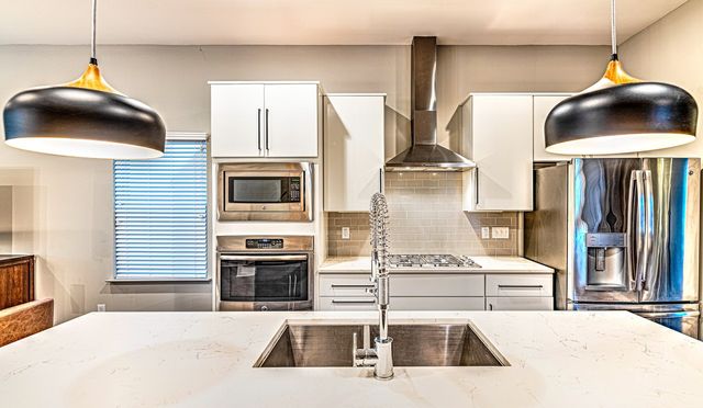 1008 11th Ave, S, Nashville, TN 37203