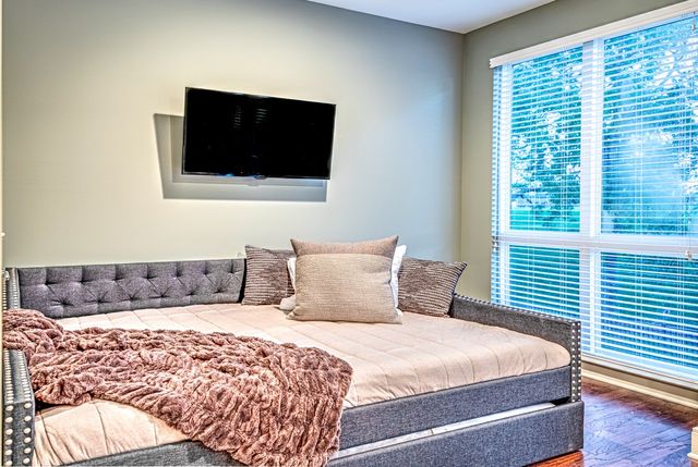 1008 11th Ave, S, Nashville, TN 37203