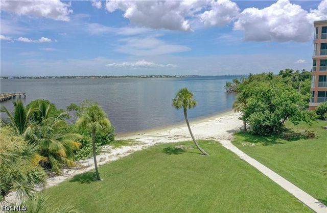 7105 Quail Run CT W 2, Fort Myers, FL 33908