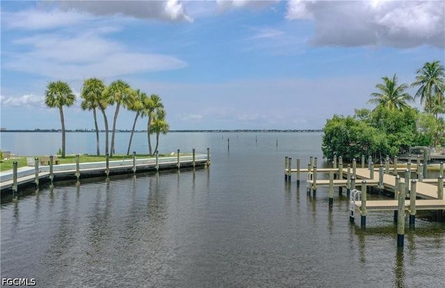 7105 Quail Run CT W 2, Fort Myers, FL 33908