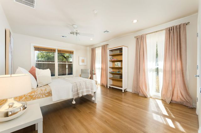 902 Bluebonnet LN, Austin, TX 78704