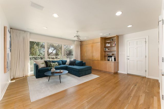 902 Bluebonnet LN, Austin, TX 78704