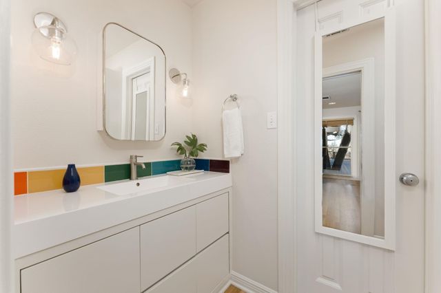 902 Bluebonnet LN, Austin, TX 78704