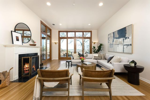 902 Bluebonnet LN, Austin, TX 78704