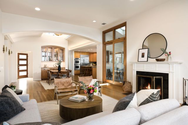 902 Bluebonnet LN, Austin, TX 78704