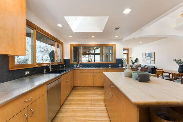 902 Bluebonnet LN, Austin, TX 78704