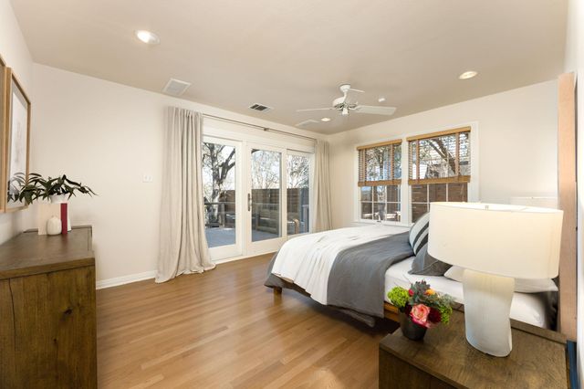 902 Bluebonnet LN, Austin, TX 78704