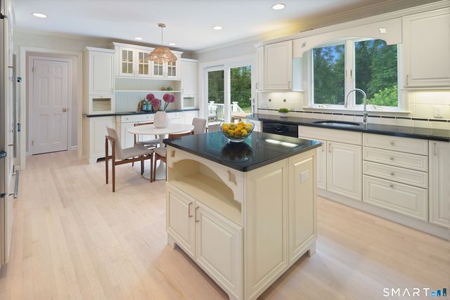 667 Carter Street, New Canaan, CT 06840