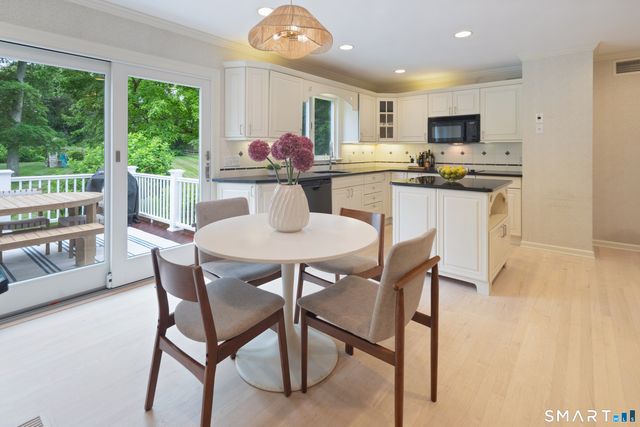 667 Carter Street, New Canaan, CT 06840