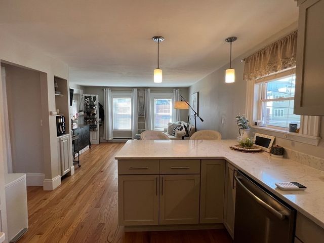 12 Alpine St 2, Somerville, MA 02144