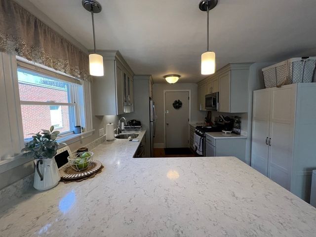 12 Alpine St 2, Somerville, MA 02144