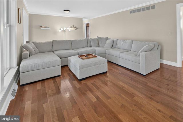 70 JOHN WHITE, Plainsboro, NJ 08536