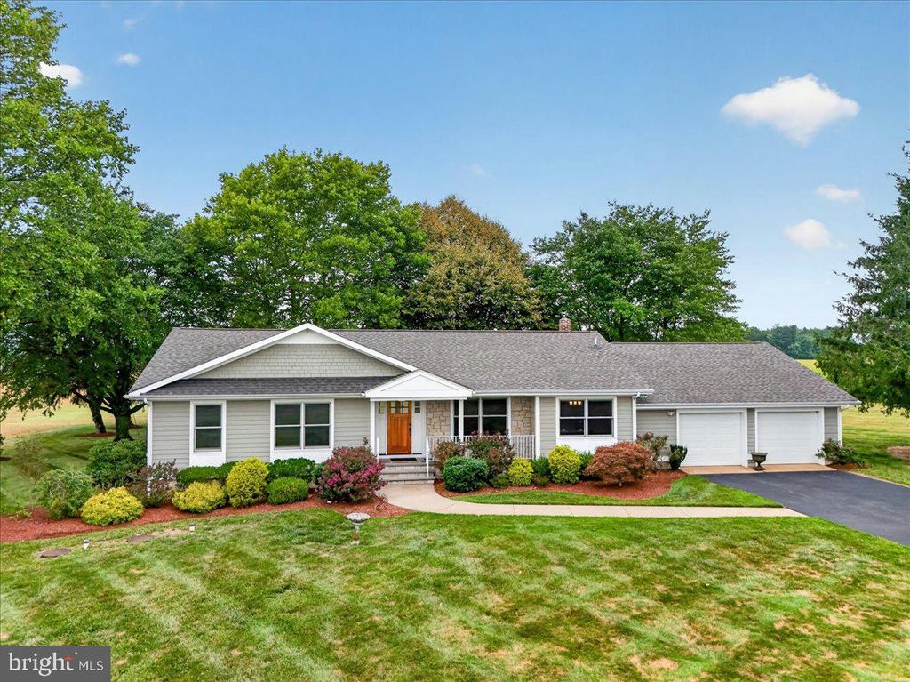 70 JOHN WHITE, Plainsboro, NJ 08536