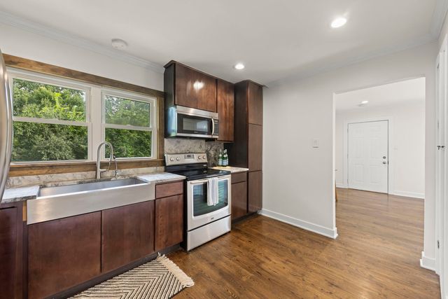 2N180 Mildred Avenue, Glen Ellyn, IL 60137