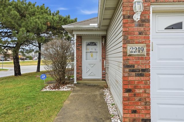 2219 Sandridge Lane, Dyer, IN 46311