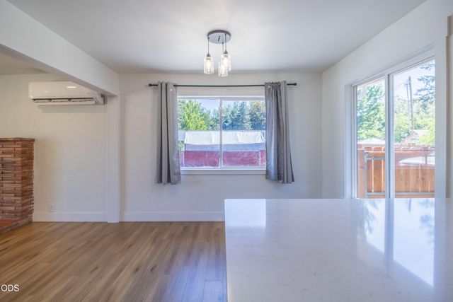 1224 SW Oak Street, Grants Pass, OR 97526