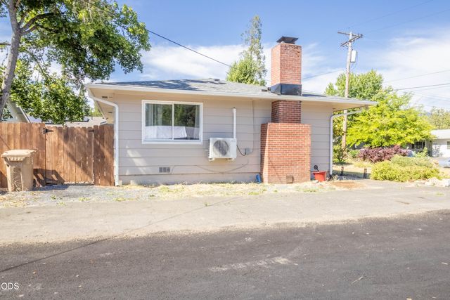 1224 SW Oak Street, Grants Pass, OR 97526