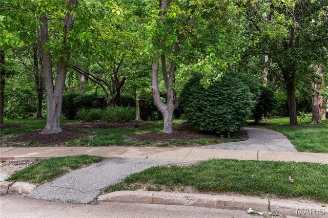 7611 Triwoods Drive D, Shrewsbury, MO 63119