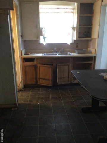 9930 Whitcomb Street, Detroit, MI 48227