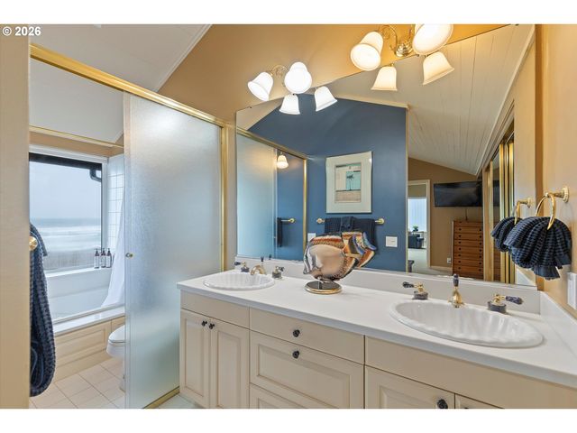 4175 N HIGHWAY 101 D-2, Depoe Bay, OR 97341