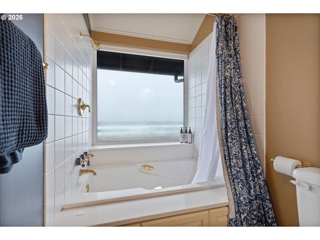 4175 N HIGHWAY 101 D-2, Depoe Bay, OR 97341