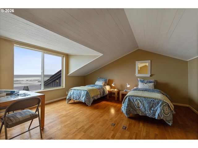 4175 N HIGHWAY 101 D-2, Depoe Bay, OR 97341