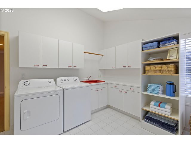 4175 N HIGHWAY 101 D-2, Depoe Bay, OR 97341