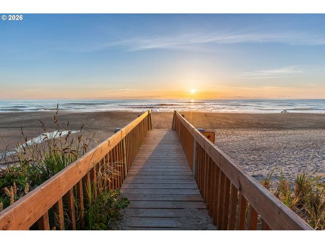 4175 N HIGHWAY 101 D-2, Depoe Bay, OR 97341