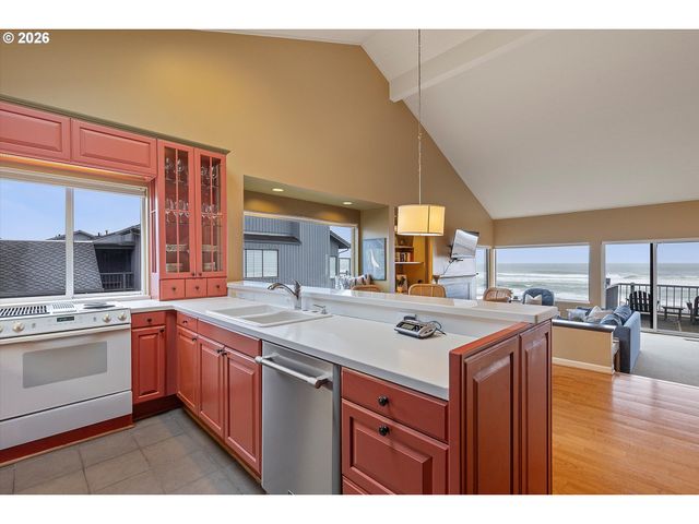 4175 N HIGHWAY 101 D-2, Depoe Bay, OR 97341