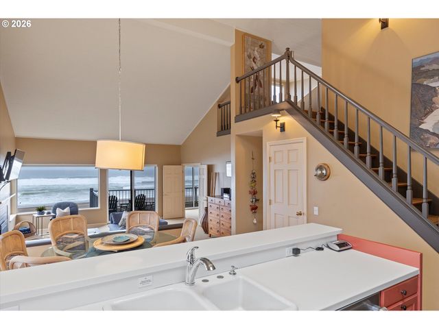 4175 N HIGHWAY 101 D-2, Depoe Bay, OR 97341