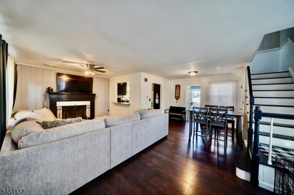 17 Orchard St, Pompton Lakes Boro, NJ 07442 — photo 2
