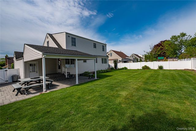 255 N Albany Avenue, Massapequa, NY 11758