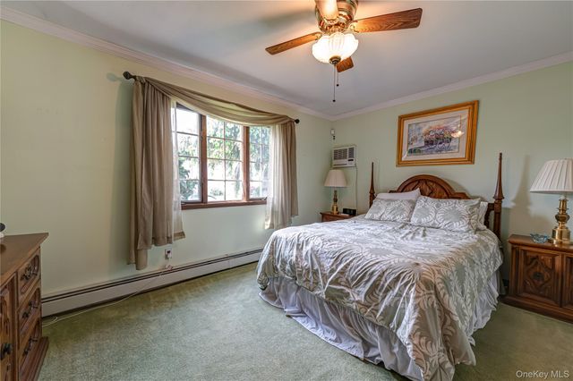255 N Albany Avenue, Massapequa, NY 11758