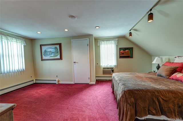 255 N Albany Avenue, Massapequa, NY 11758