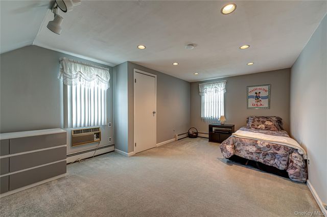 255 N Albany Avenue, Massapequa, NY 11758