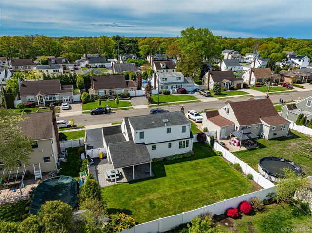 255 N Albany Avenue, Massapequa, NY 11758