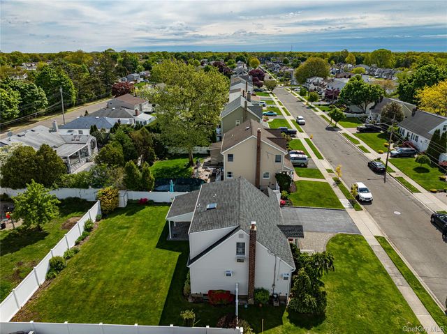 255 N Albany Avenue, Massapequa, NY 11758