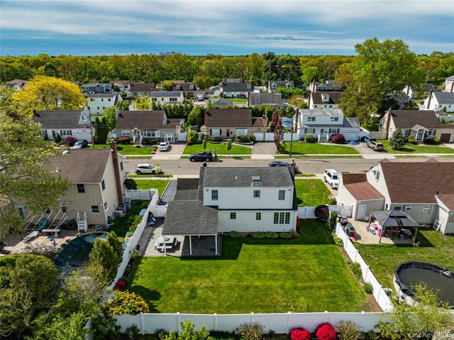 255 N Albany Avenue, Massapequa, NY 11758
