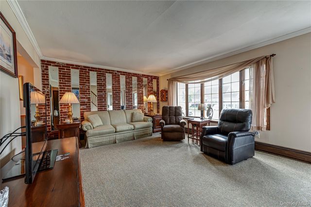 255 N Albany Avenue, Massapequa, NY 11758