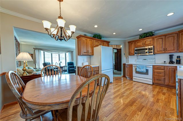 255 N Albany Avenue, Massapequa, NY 11758