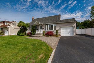 255 N Albany Avenue, Massapequa, NY 11758