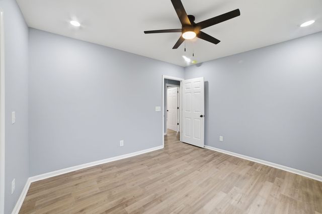 104 Fairground Dr, Waverly, TN 37185