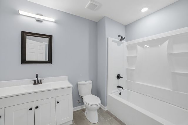 104 Fairground Dr, Waverly, TN 37185