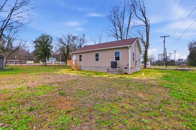104 Fairground Dr, Waverly, TN 37185