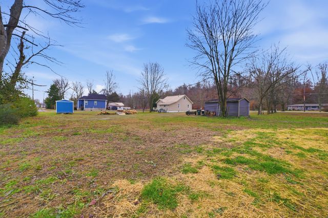 104 Fairground Dr, Waverly, TN 37185