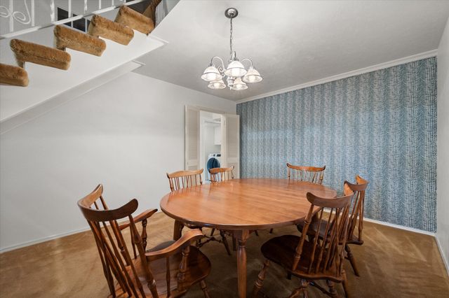 905 Live Oak Lane, Arlington, TX 76012