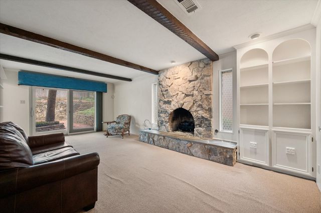 905 Live Oak Lane, Arlington, TX 76012