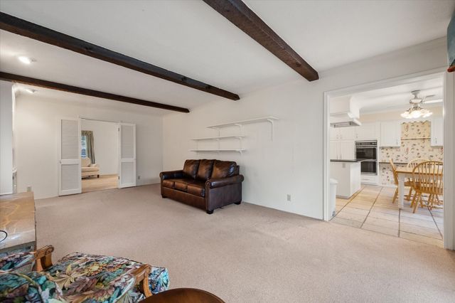 905 Live Oak Lane, Arlington, TX 76012