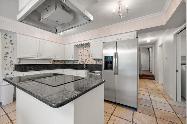 905 Live Oak Lane, Arlington, TX 76012